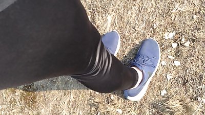 Io per piedi in serie sexi Leggings Lattice spadnex E Piscio pubblico in il parco
