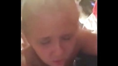Meisje vergeet naar verwijderen Geslacht Tape uit haar iPhone - wwwbadbootycamscom