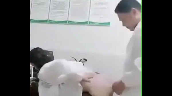 情欲急诊室 小护士被医生的大鸡巴磨蹭到逼逼超痒~医生快~病人还在外面等啊！