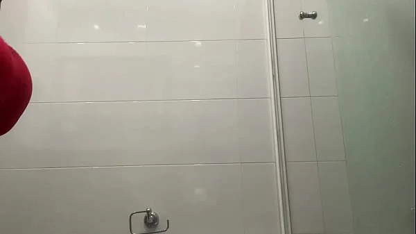 CAMARA OCULTA EN BAÑO PUBLICO Y CHICA CULONA MEANDO, MUY SEXY