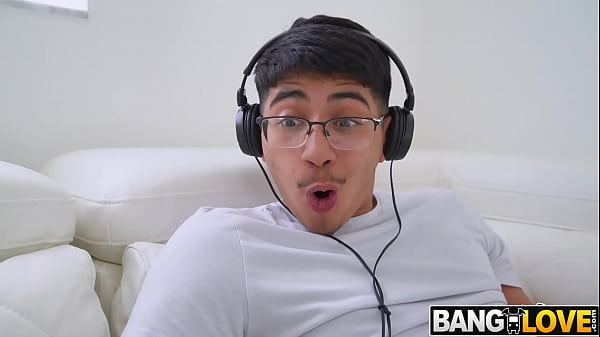 Stepmom Syren De Mer Helps Horny Stepson Jazzing On Her Tits