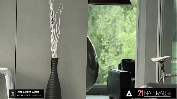 21 NATURALS - Slim Babe Gina Gerson Gets Her Wet Pussy Fucked Until He Cums In Her Mouth