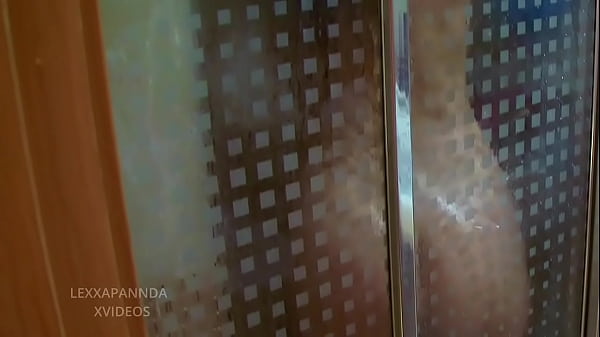 que culo tiene la amiga de mi novia , la follo de pie y me corro en sus nalgas