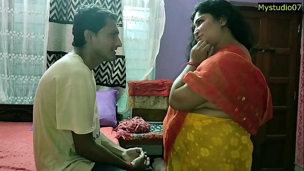 Indian Hot Bhabhi XXX sex with Innocent Boy! With Clear Audio
