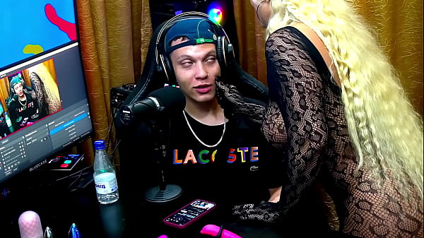 Ruan não aguentou e pegou gostoso nos peitos e no rabão delicioso da Andressa Sanchez - Podcast Pápum no Barraco! - Completo no Sheer RED