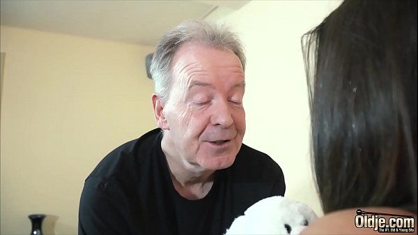 Young hothead wants her pussy fucked hardcore and cumshot in her mouth