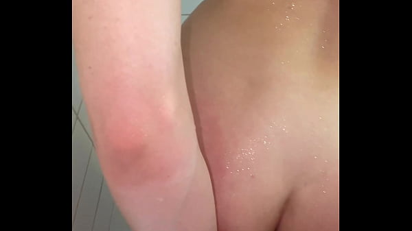 Skinny Babe Lacey Lennon Pounded In The Bathtub