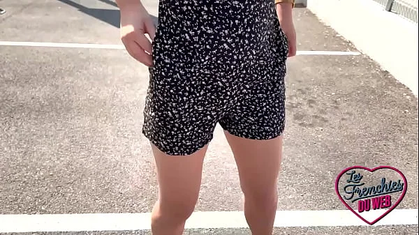 Leila, 18ans, se gode avant de se faire baiser