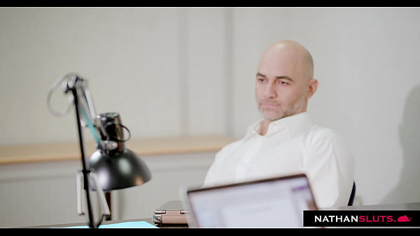 Horny Cristian Clay Fucks Valentina Ricci’s Open Asshole In Office Bathroom