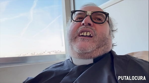 PutaLocura - La jovencita Alice Biancci recibe un correctivo muy guarro del Padre Damián