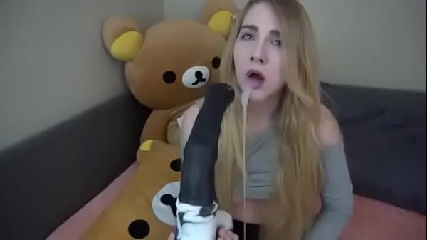 Entrenando garganta para grandes vergas